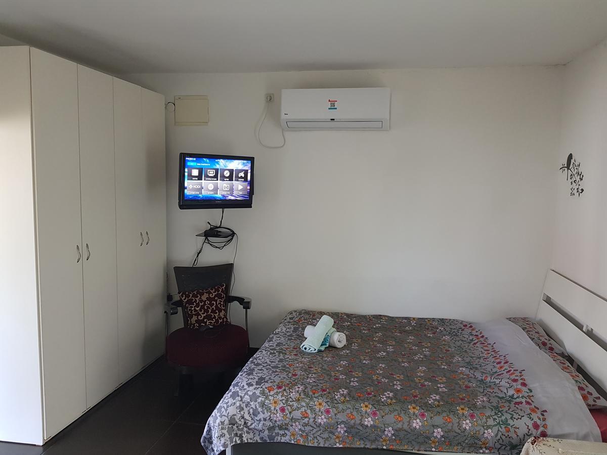 A Pastoral B & B Giv'at Ada Εξωτερικό φωτογραφία